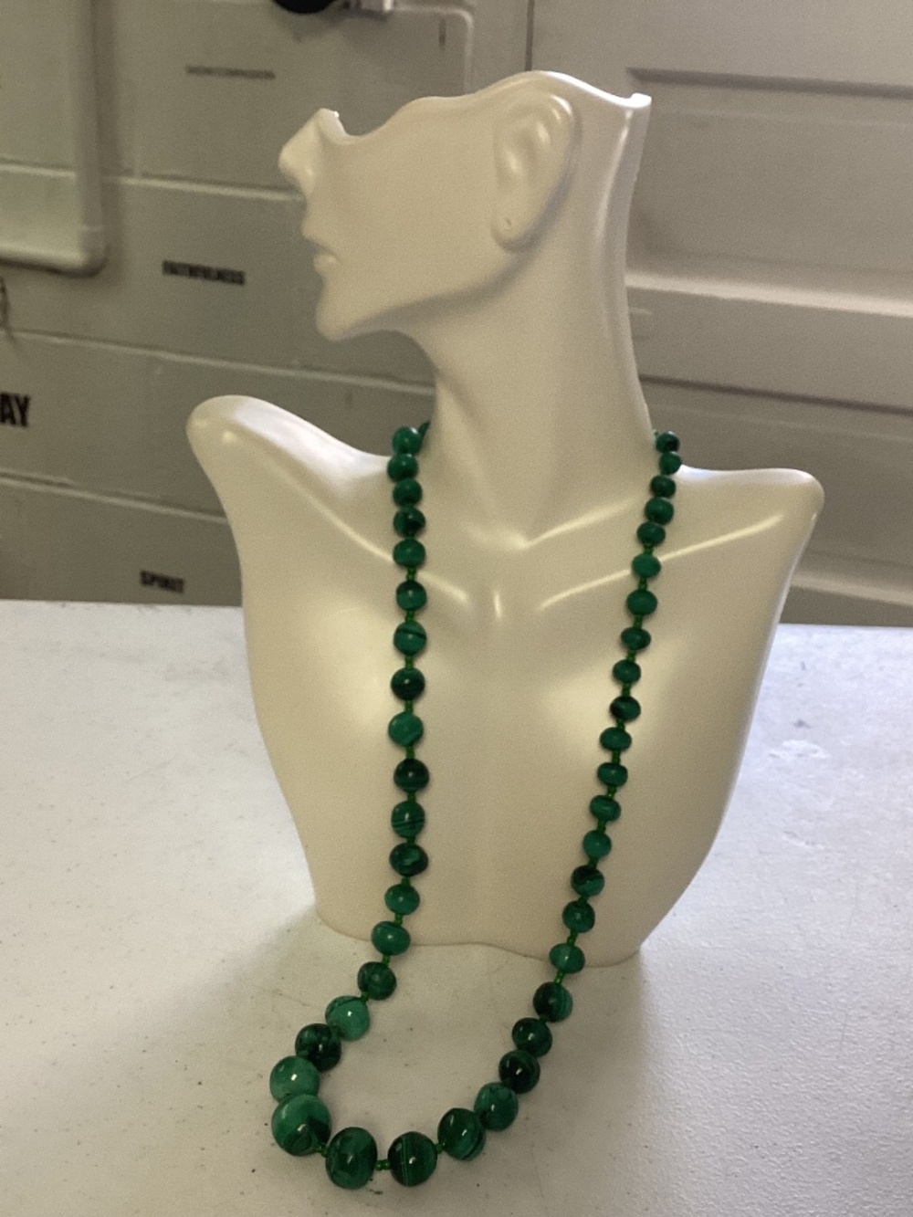 MALACHITE. VINTAGE STRAND NECKLACE. a barral clasp 💚💚💚💚💚